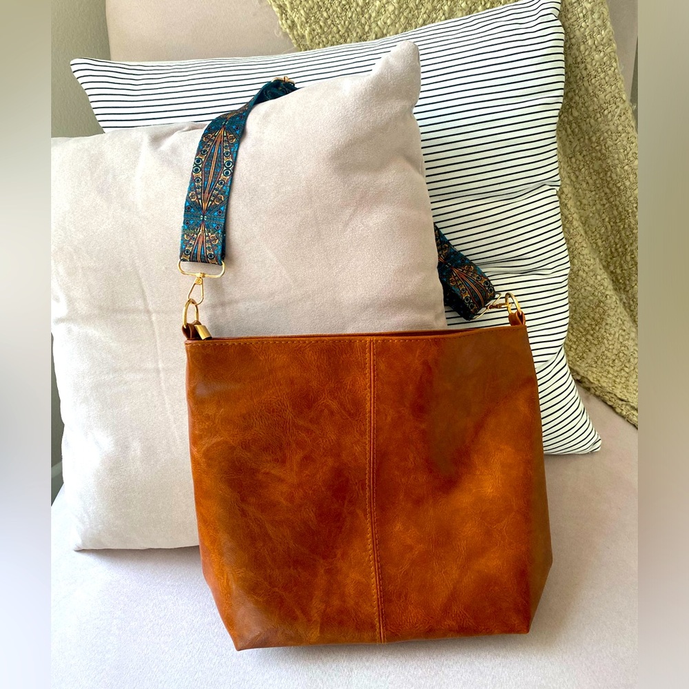 Brown Leather Hobo Crossbody Purse - Picture 3 of 7
